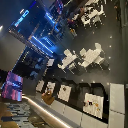 Hollywood Hotel 2*