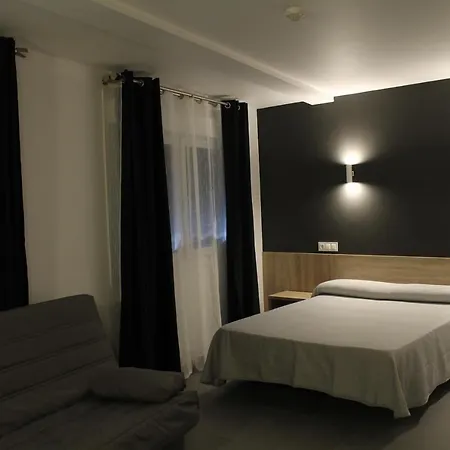 Hollywood Hotel 2*